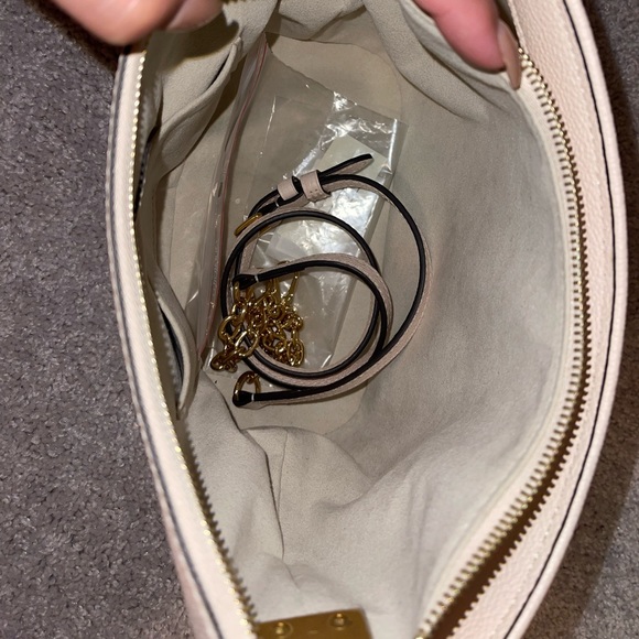 Louis Vuitton Marshmallow Bag - Picture 8 of 9